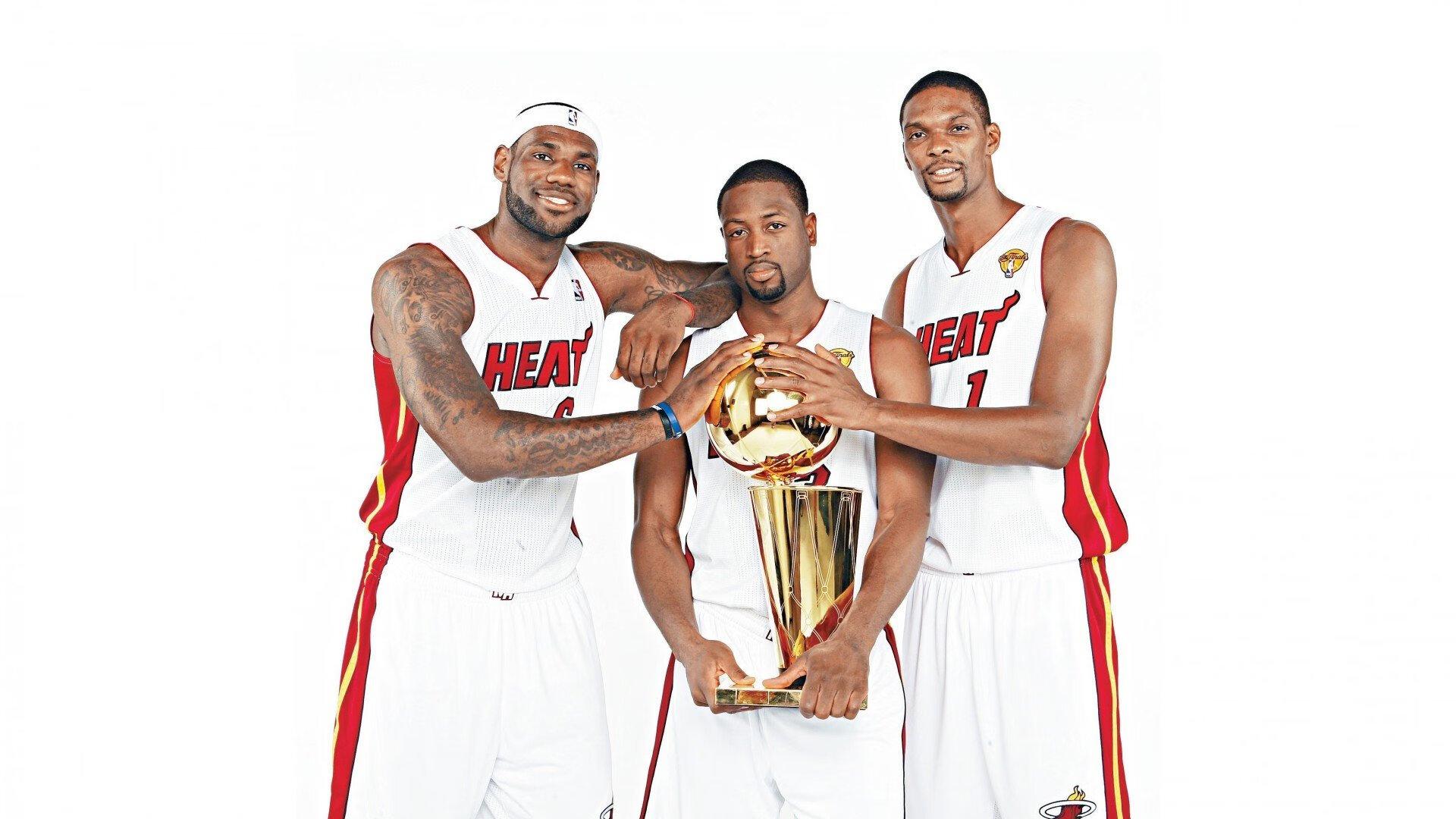 昔日魔兽失态引争议!霍华德赛后向球迷做不雅手势,生涯末节再陷舆论漩涡